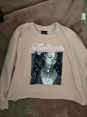Aaliyah Graphic Pink Cropped Sweatshirt - Women Tops